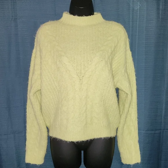 Universal Thread | Cable Knit Sweater - Picture 2 of 4